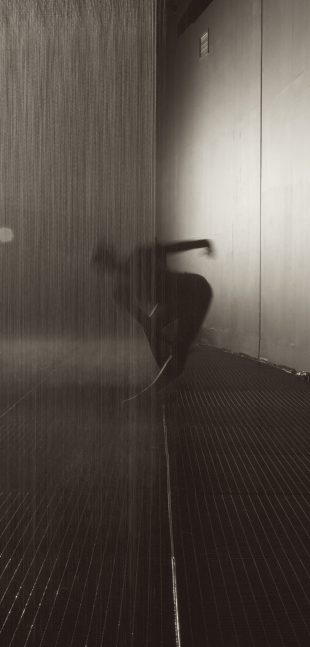 rAndom International – Rain Room